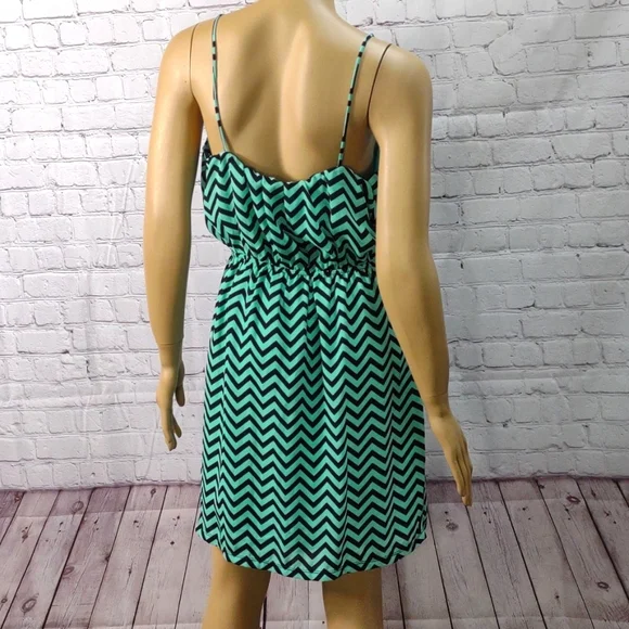 Women's Miami size Large black & mint green Chevron print sleeveless dress - Picture 5 of 8